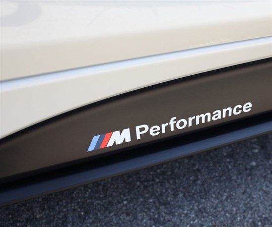 Наклейки на пороги BMW Performance