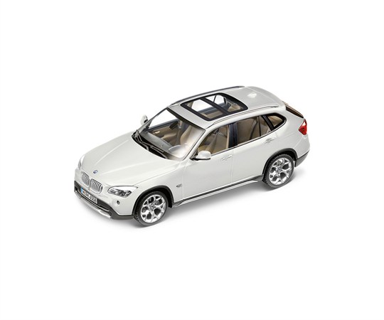 Машинка BMW X1 E84 - В масштабе 1:18